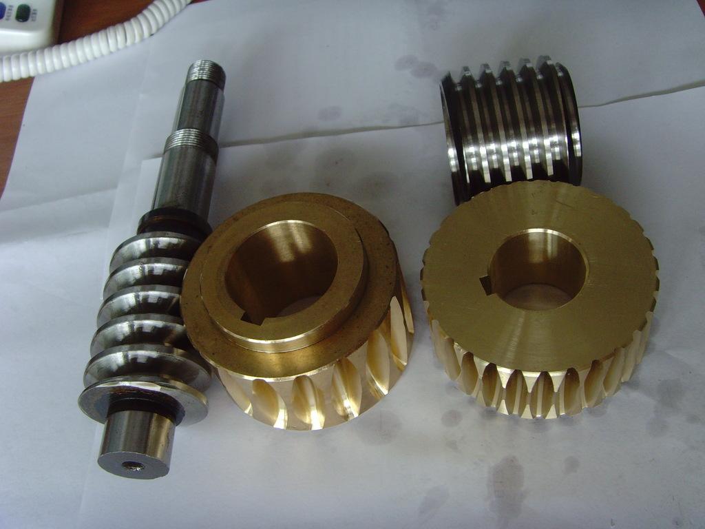 蜗轮蜗杆传动和带传动的的特点和区别